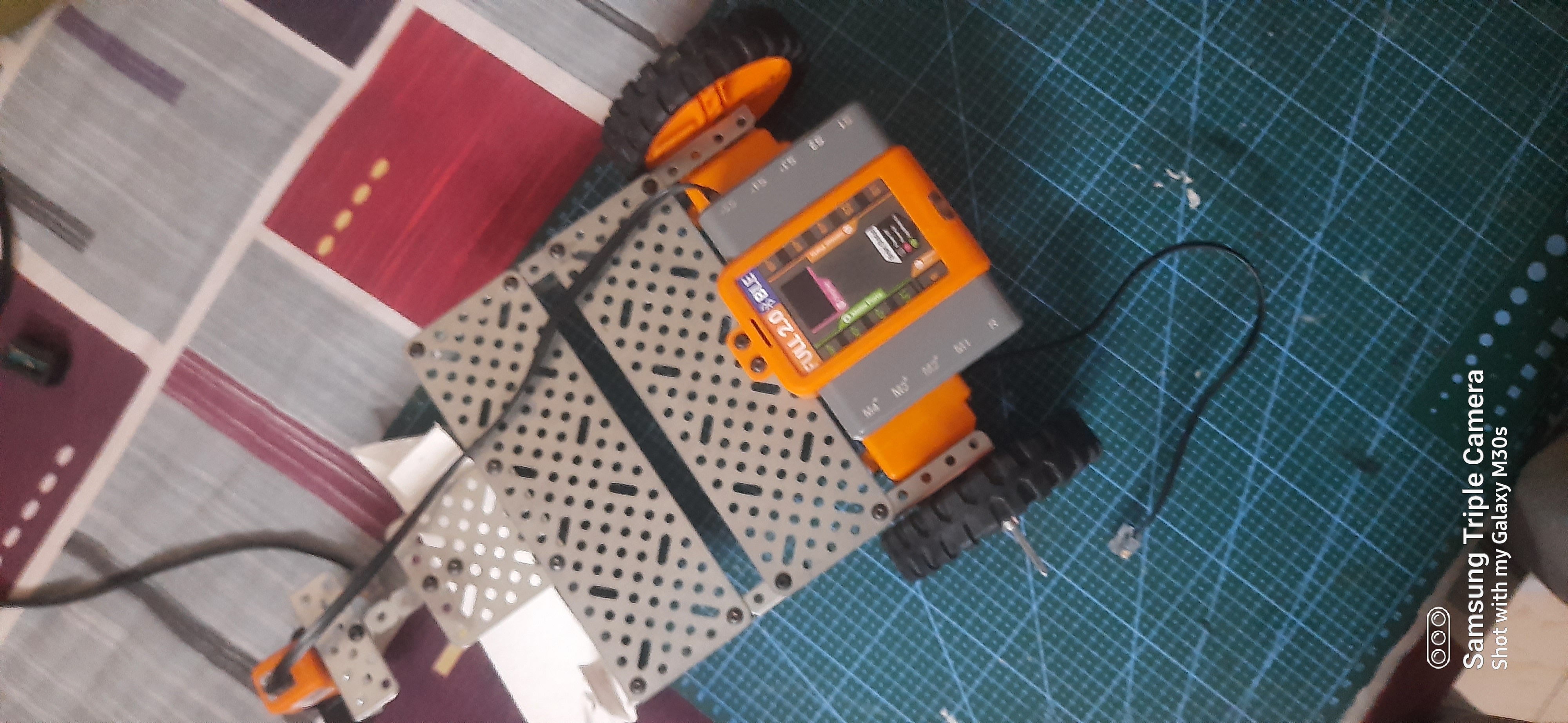 Automatic table cleaner with robotics pro - Avishkaar Project