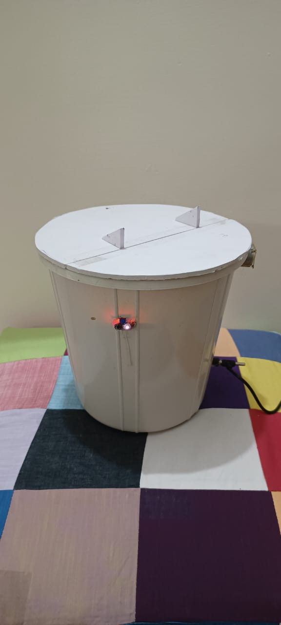 Touchless Dustbin - Avishkaar Project
