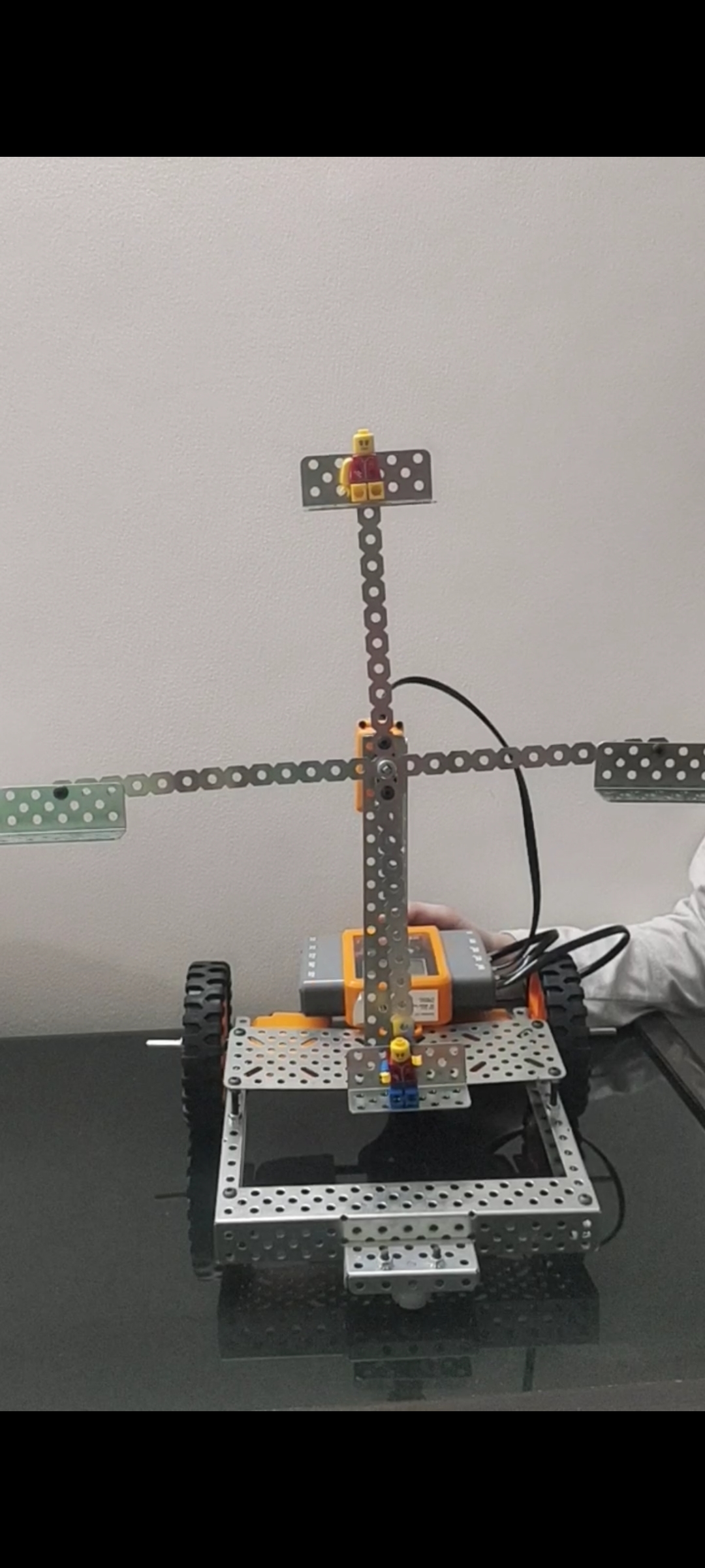 Ferris Wheel Bot by Vedant Mathur - Avishkaar Project